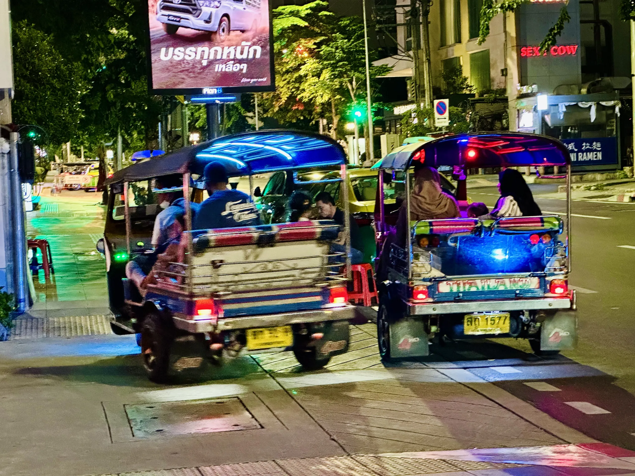 旅行記:「タイ・バンコク🇹🇭」2025年 初めてうるさく感じたトゥクトゥク。ガパオ・マッサマン・床屋とドンムアン空港