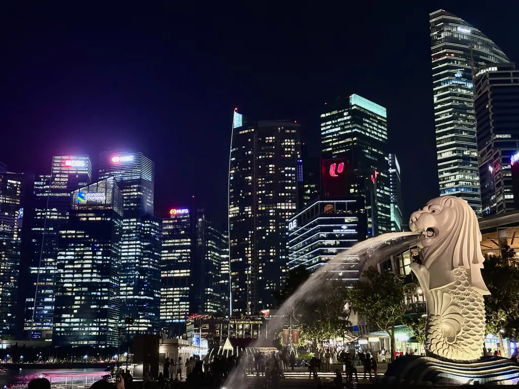旅行記:「シンガポール 🇸🇬」2025年 マーライオン近くでトイレ見つからない。セブンイレブン横の公衆トイレ